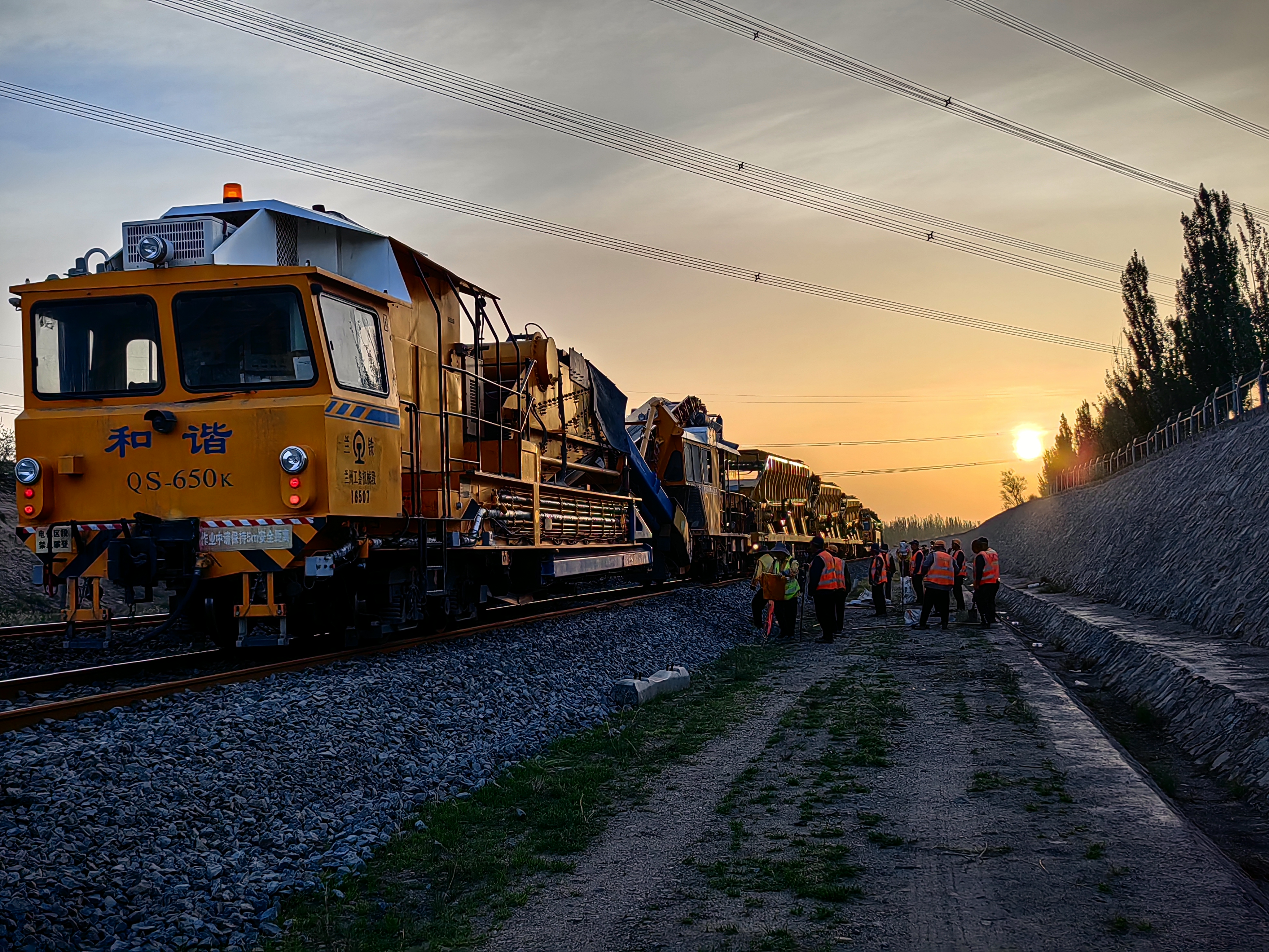 ¹¤ÎñÈ˵ÄÒ»Ìì3.jpg ¹¤ÎñÈ˵ÄÒ»Ìì3.jpg